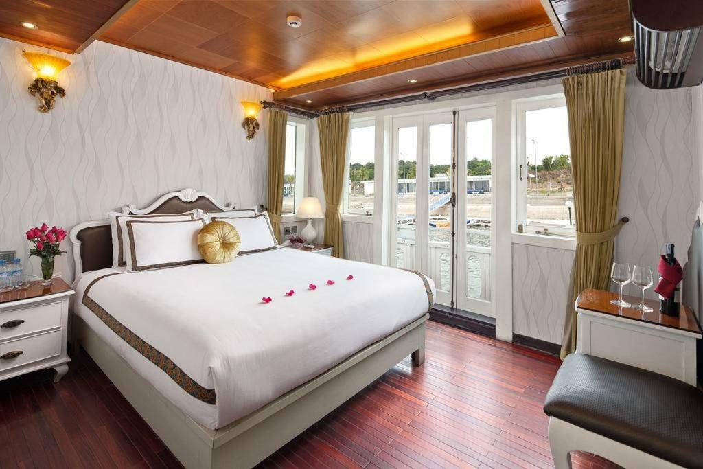 Halong Majestic Legend Cruise Hotel Hạ Long-öböl Kültér fotó